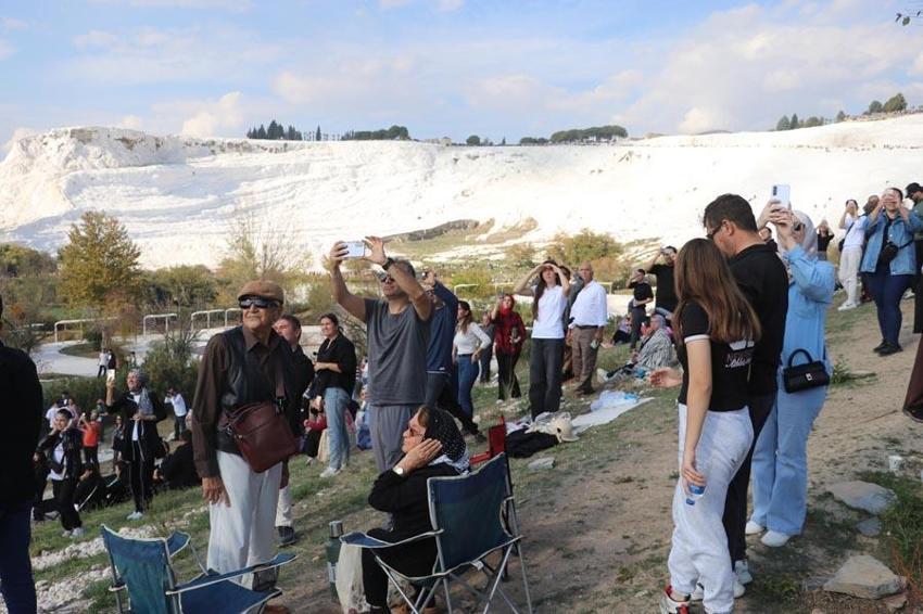 Denzli'de nefes kesen anlar! SOLOTÜRK'ten Pamukkale'de gösteri uçuşu