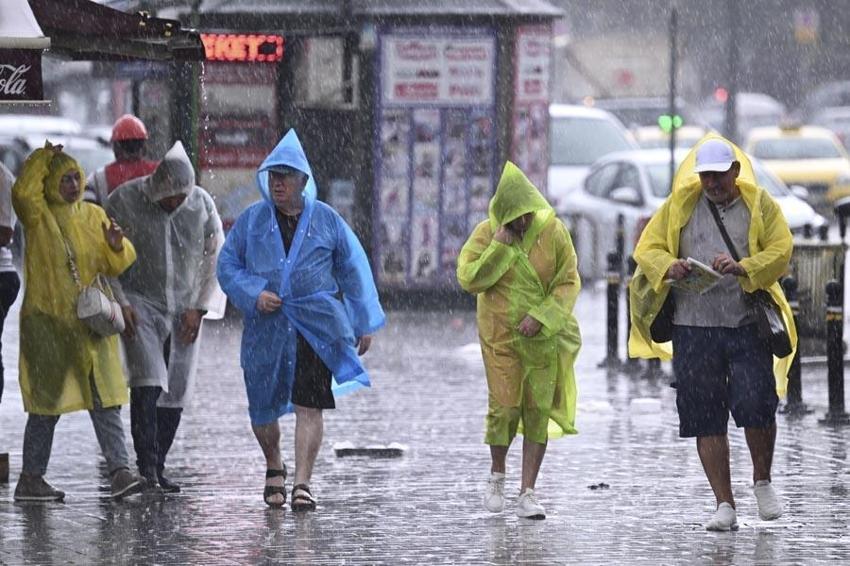 Yağmur ve gök gürültülü sağanak yağışlar kuvvetli geliyor! Meteoroloji 19 ili sel ve su baskınlarına karşı uyardı