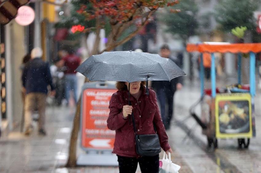Yağmur ve gök gürültülü sağanak yağışlar kuvvetli geliyor! Meteoroloji 19 ili sel ve su baskınlarına karşı uyardı