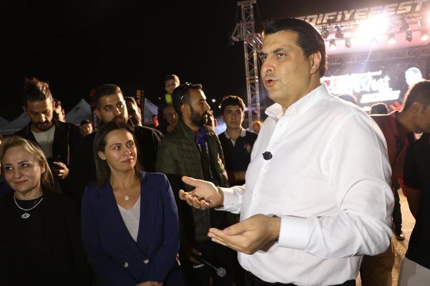 Gaziantep Şehitkamil'de modifiye araç tutkunları buluştu! Drift gösterileri nefesleri kesti