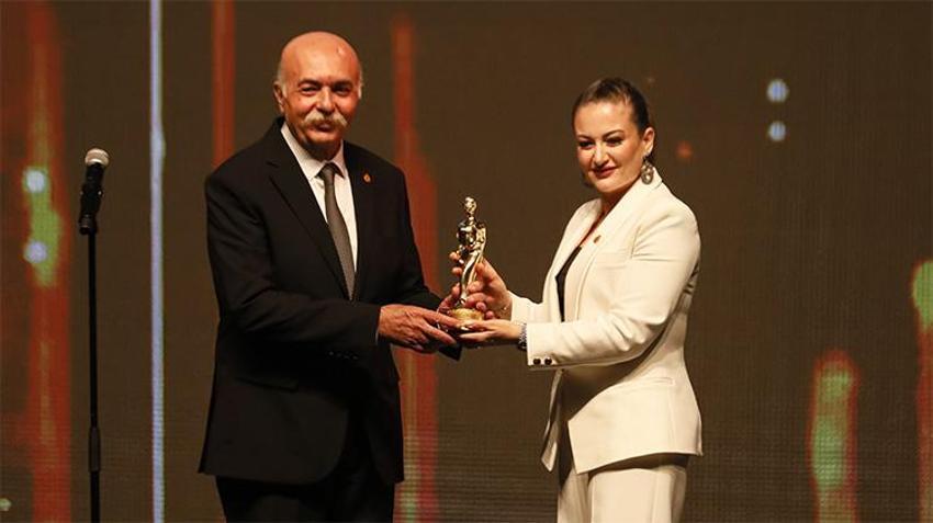 Sinemanın kalbi Altın Portakal’da atıyor! Ödüller sahiplerini buluyor