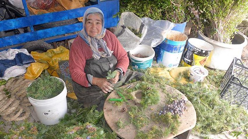 Burdur'da Noel hareketliliği! Bütün belde üretiyor: Almanya ve Hollanda'ya satılıyor