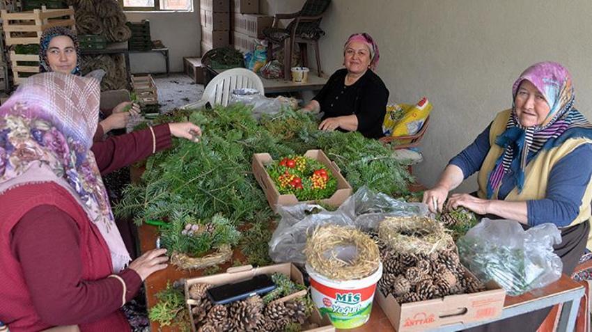 Burdur'da Noel hareketliliği! Bütün belde üretiyor: Almanya ve Hollanda'ya satılıyor