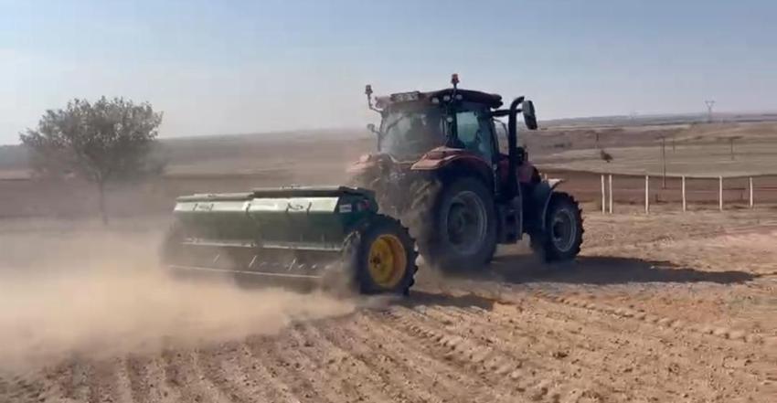 Konya’nın bu ilçesinde traktör sesleri yeniden yükseldi! Herkes aynı hedef için tarlada