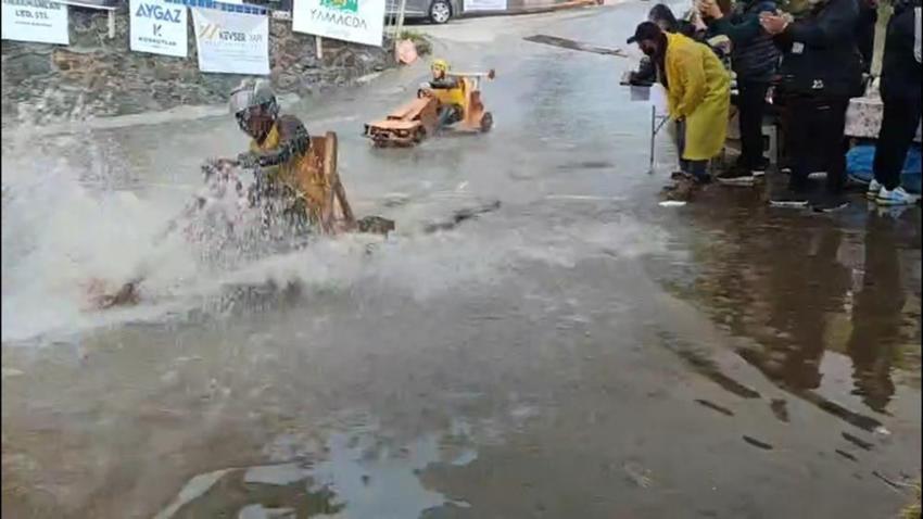 Laz Ralli bu yıl yağmur altında nefes kesti!