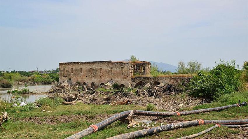 1700 yıllık Roma mirası kaderine terk edildi! Ceyhan kıyısındaki Akdeğirmen, kurtarılacağı günü bekliyor