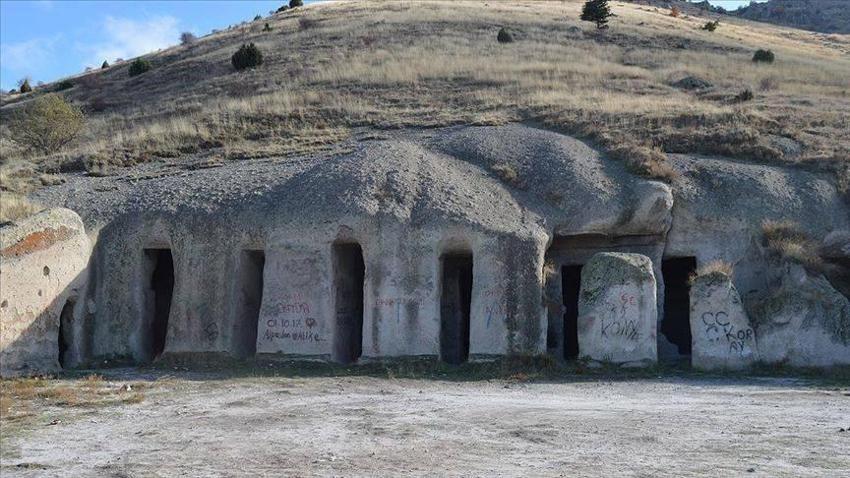 Afyon'da tesadüfen açığa çıktı! 16 girişi var: Arkeologlar ismini koydu