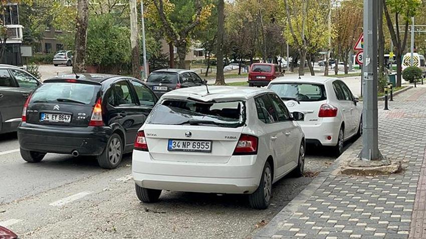 Bursa'da lodos 45 kilometre hızla etkili oldu! Çatılar uçtu, ağaçlar devrildi: O anlar güvenlik kamerasında