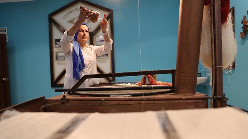 Nevşehirli kadın usta 'beyaz altını' işleyerek turistlere satıyor! Her şey babasının atölyesini gezmesiyle başladı