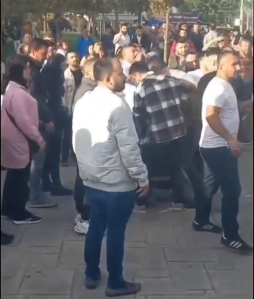 Düzce taciz iddiasıyla çalkalandı! Lise öğrencilerini taciz eden şahıs esnafa bıçak çekti