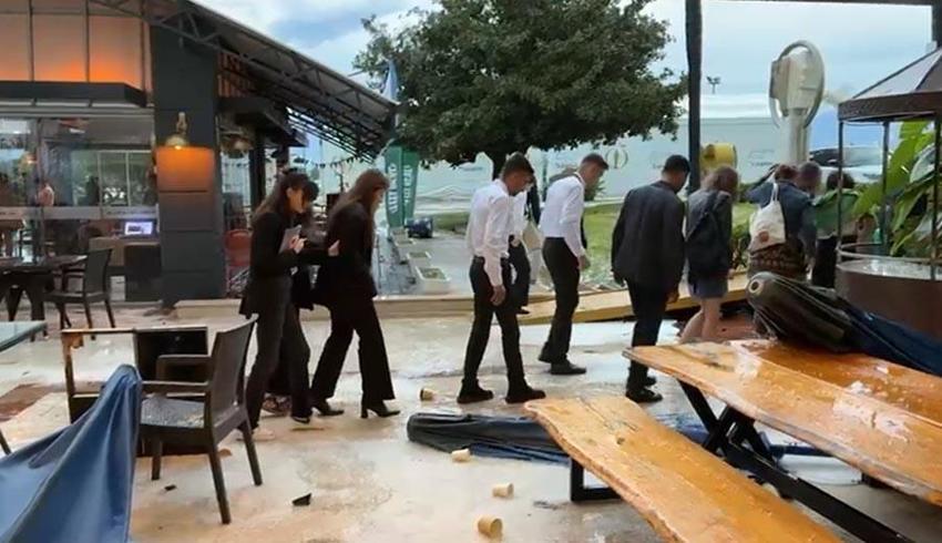 Sağanak, dolu ve kuvvetli rüzgar Antalya'da hayatı felç etti