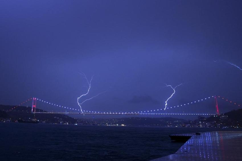 Yağmur ve gök gürültülü sağanak yağışlar kuvvetli geliyor! Meteoroloji ve bakanlıktan uyarılar peş peşe geldi: 17 ilde etkili olacak