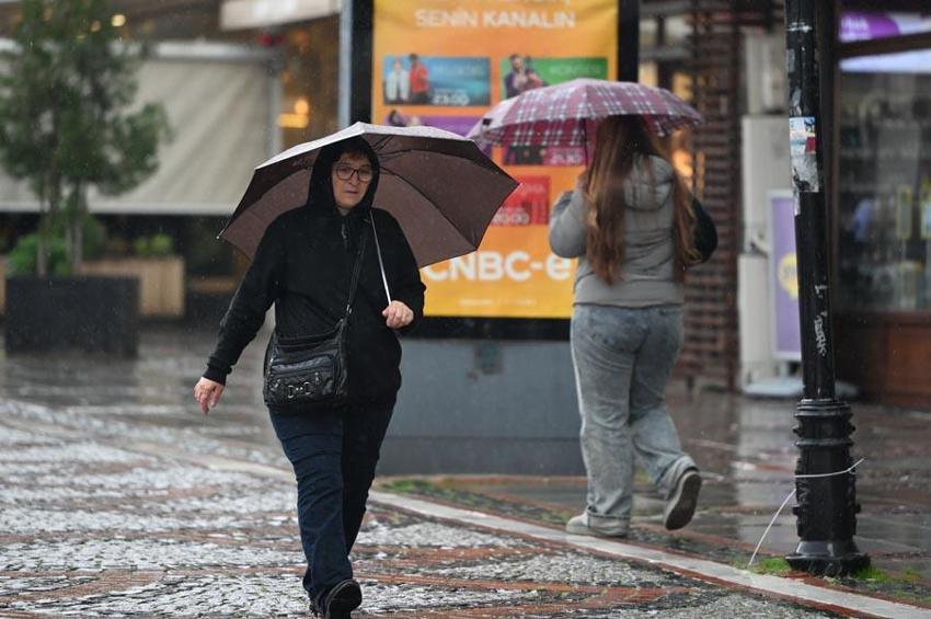 Yağmur ve gök gürültülü sağanak yağışlar kuvvetli geliyor! Meteoroloji ve bakanlıktan uyarılar peş peşe geldi: 17 ilde etkili olacak