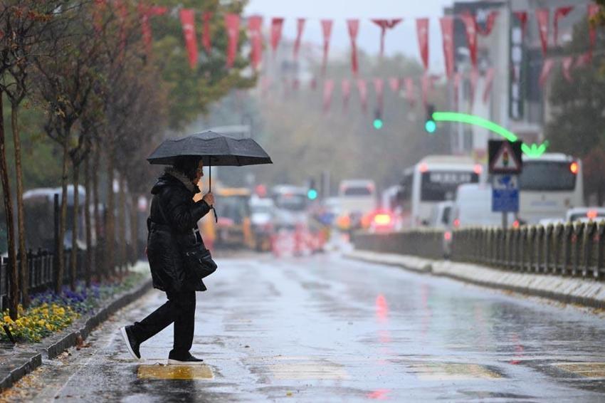 Yağmur ve gök gürültülü sağanak yağışlar kuvvetli geliyor! Meteoroloji ve bakanlıktan uyarılar peş peşe geldi: 17 ilde etkili olacak
