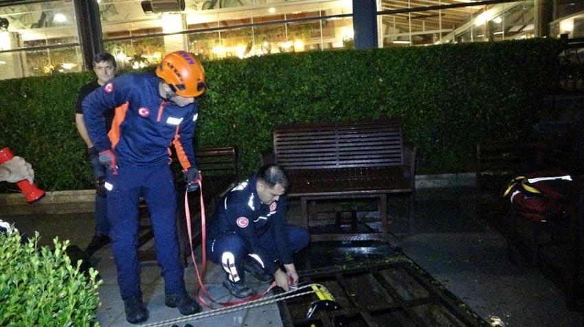Antalya'da sığındıkları mağarada mahsur kaldılar: İtfaiye ekipleri, deniz polisi ve AFAD harekete geçti