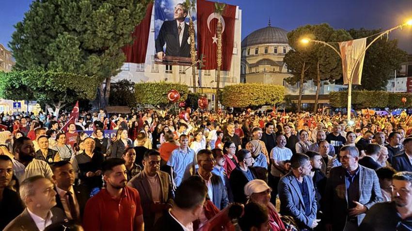 Hatay Dörtyol'da Cumhuriyet'in 102. yıl dönümü dolayısıyla yürüyüş düzenlendi