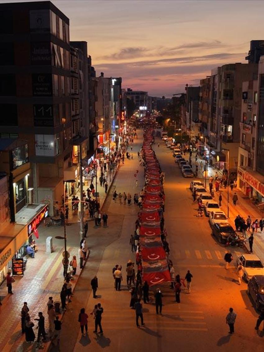 Hatay Dörtyol'da Cumhuriyet'in 102. yıl dönümü dolayısıyla yürüyüş düzenlendi