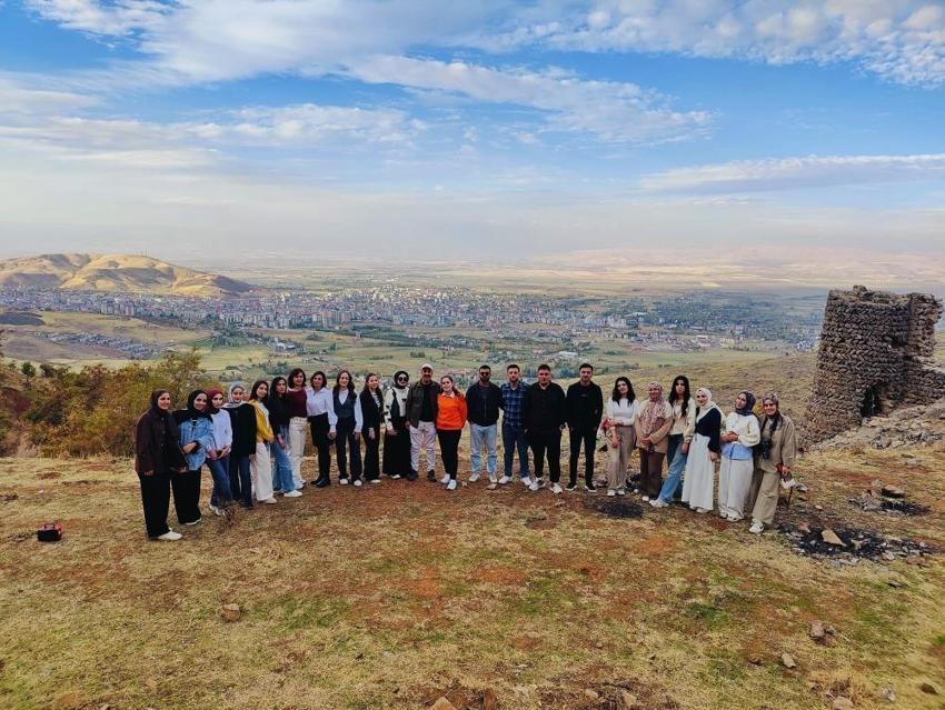 Haspet Kalesi'nde iki iş için çıktılar! Muş'ta örnek davranış