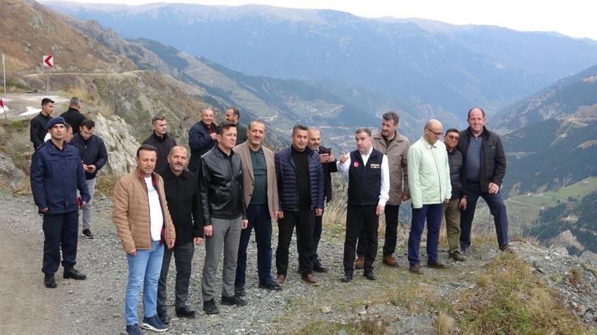 Karadeniz'in yeni simgesi Trabzon il sınırına dikildi! Dünyanın en tehlikeli yolunda yapıldı