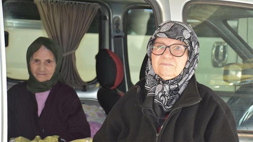 Balıkesir beşik gibi! Sındırgı'da deprem korkusu bitmiyor, evlerine girmeye çekinenler, çadırlarda kalıyor