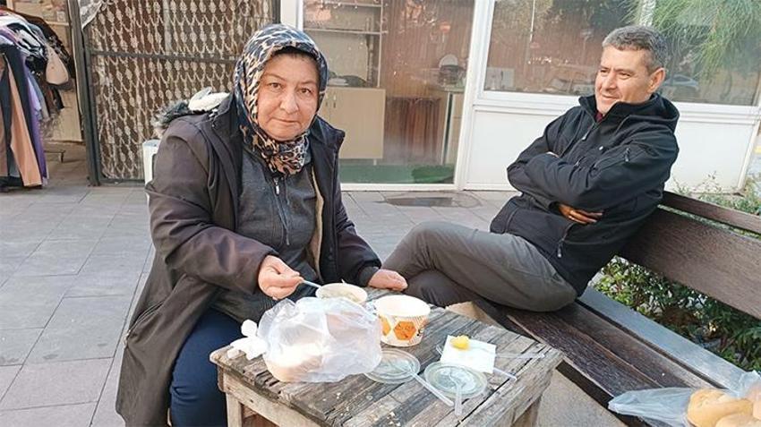 Balıkesir beşik gibi! Sındırgı'da deprem korkusu bitmiyor, evlerine girmeye çekinenler, çadırlarda kalıyor