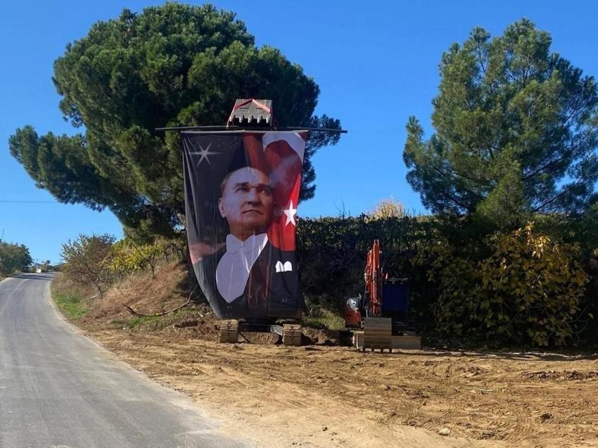 Manisa'da ilginç 29 Ekim kutlaması: Operatör posteri böyle astı