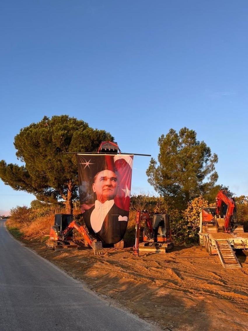 Manisa'da ilginç 29 Ekim kutlaması: Operatör posteri böyle astı