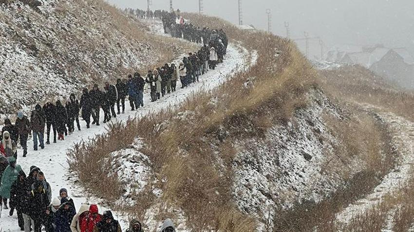 Erzurum Atatürk Üniversitesi öğrencileri tipiye yakalandı! Palandöken Dağı'nda İstiklal Marşı okudular