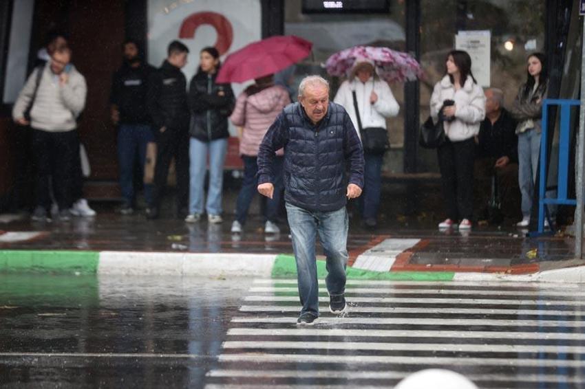 Karla karışık yağmur ve gök gürültülü sağanak yağış uyarısı! Meteoroloji hava tahmin raporuyla illeri tek tek açıkladı