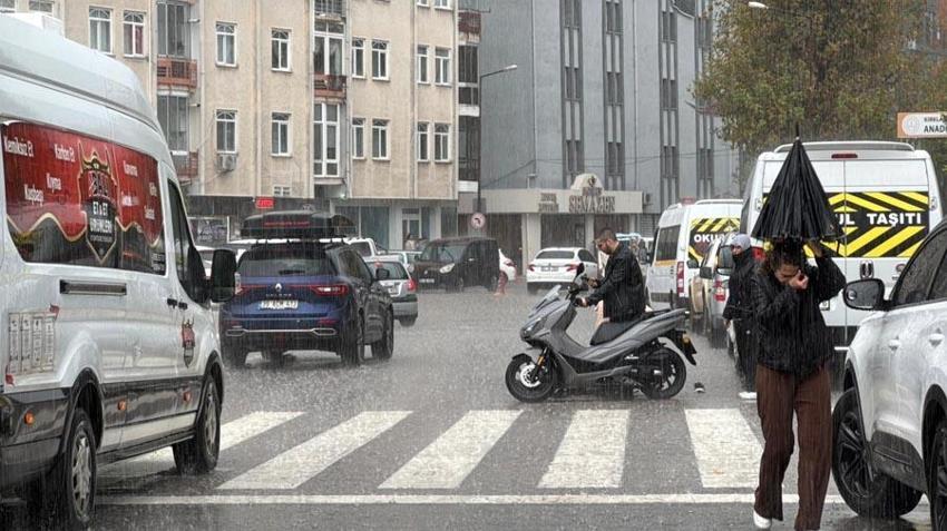 Karla karışık yağmur ve gök gürültülü sağanak yağış uyarısı! Meteoroloji hava tahmin raporuyla illeri tek tek açıkladı