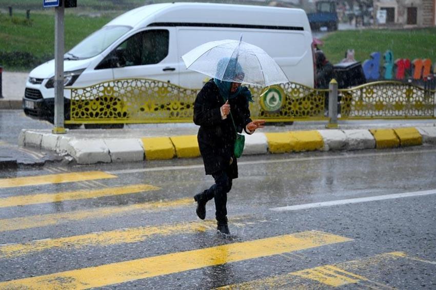 Karla karışık yağmur ve gök gürültülü sağanak yağış uyarısı! Meteoroloji hava tahmin raporuyla illeri tek tek açıkladı