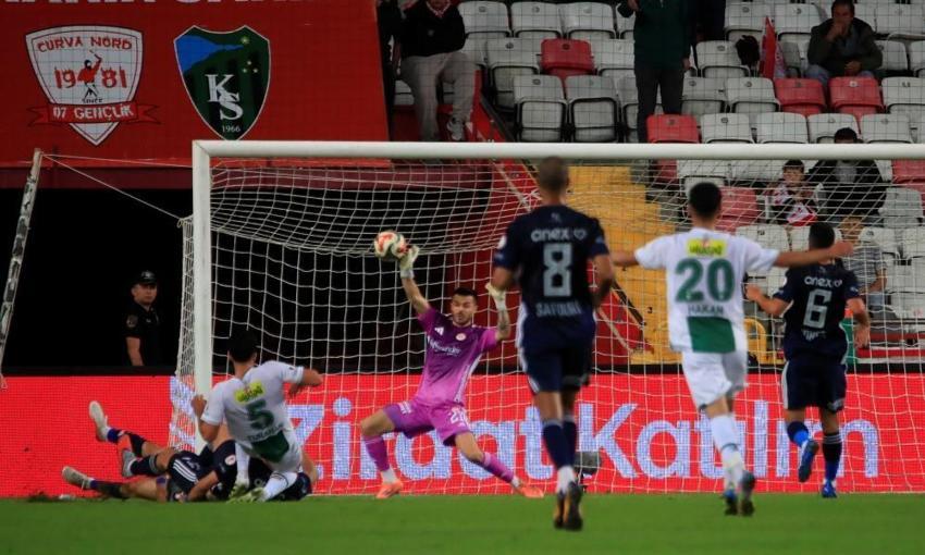 Bursaspor, Antalyaspor'a yenildi, ortalık karıştı: Elenmemiz iyi oldu, Furkan Saki geri çağırılsın