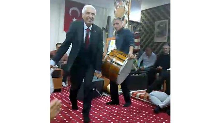 Sıra gecesinde halk oyunu oynayan emekli öğretmenin 5 dakika sonra kalbi durdu!