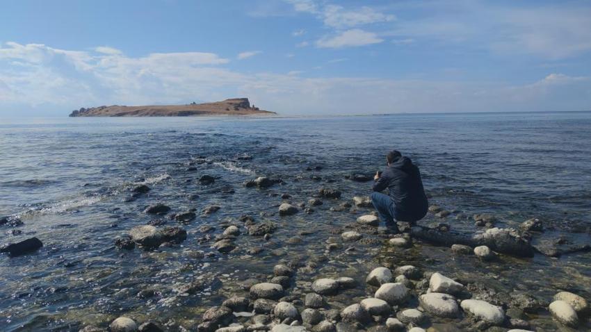 Van'da yüzde 80'i gün yüzüne çıktı! Ada yolu üzerinde bulundu