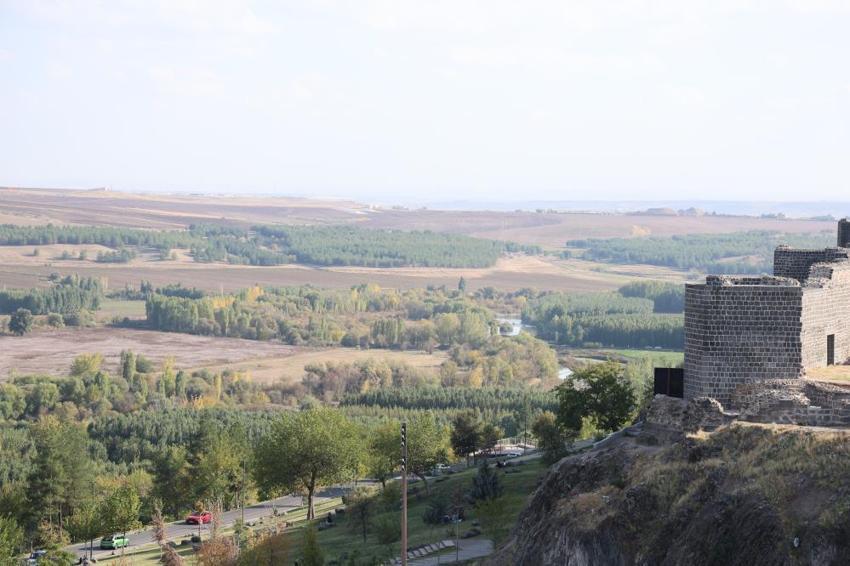 Diyarbakır'da Dicle Nehri'nin 100 Km'lik kısmı nehir olmadığı ortaya çıktı! 1992 Yönetmeliği ile hayalet oldu: 'Zehir akıyor, fabrikalaşmaya açık!'