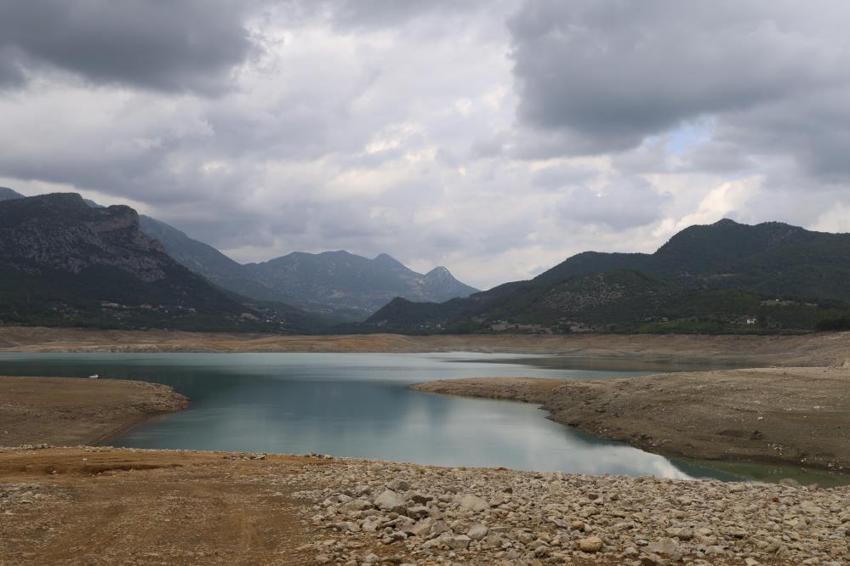 Adana Kozan Barajı 16 yıldır yaşadığı kuraklıkla kurudu: Artık arabalarla geziliyor!