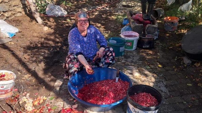 Dededen kalma yöntemlerle hazırlıyorlar! Litresi 500 lira! Pazarlarda kapış kapış satılıyor
