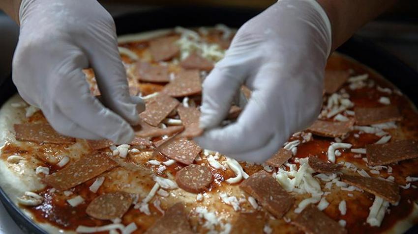 Emekli olduktan sonra Çorum'da köyüne taş fırında pizzacı açtı, 'tutmaz' dediler, çevre illerden adını duyan geldi!