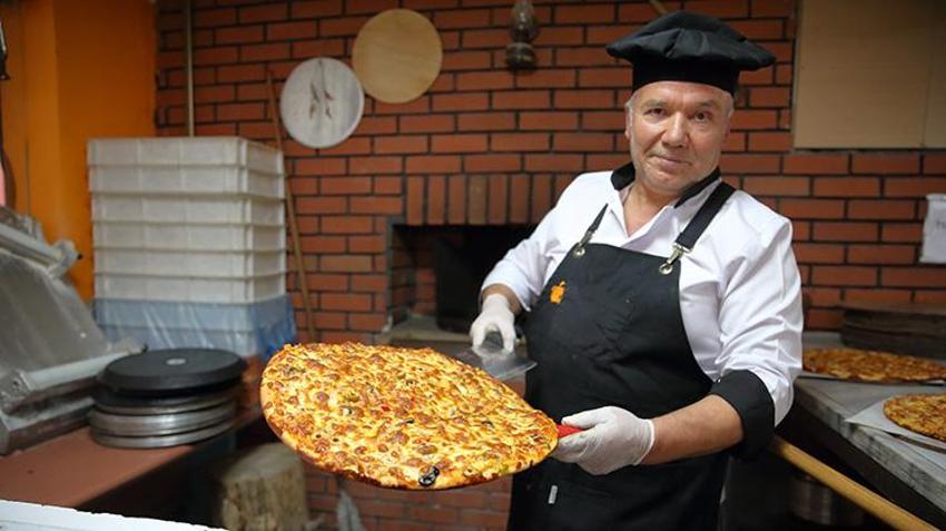 Emekli olduktan sonra Çorum'da köyüne taş fırında pizzacı açtı, 'tutmaz' dediler, çevre illerden adını duyan geldi!