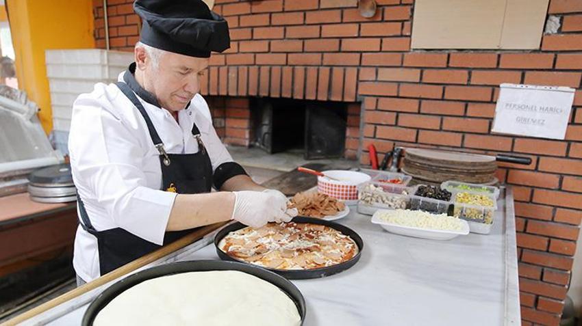 Emekli olduktan sonra Çorum'da köyüne taş fırında pizzacı açtı, 'tutmaz' dediler, çevre illerden adını duyan geldi!