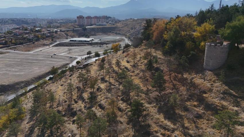 Kayseri'de bit pazarının altında hazine keşfedildi! Profesör inanamadı: Roma'dan sonra burada bulundu