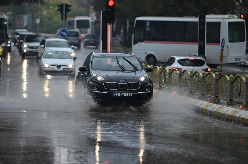 Sağanak yağmur ve gök gürültülü yağışlar geliyor! Meteoroloji tarih vererek başta Bursa, Gaziantep, Eskişehir ve Samsun olmak üzere 30 ili uyardı