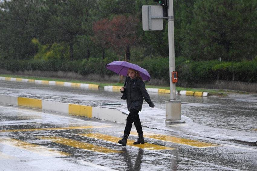 Sağanak yağmur ve gök gürültülü yağışlar geliyor! Meteoroloji tarih vererek başta Bursa, Gaziantep, Eskişehir ve Samsun olmak üzere 30 ili uyardı