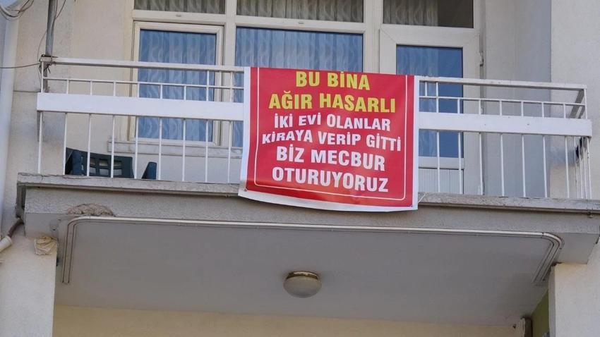 50 yaşında pankart yazıp binaya astı! Malatya'da görenler şaşırıyor