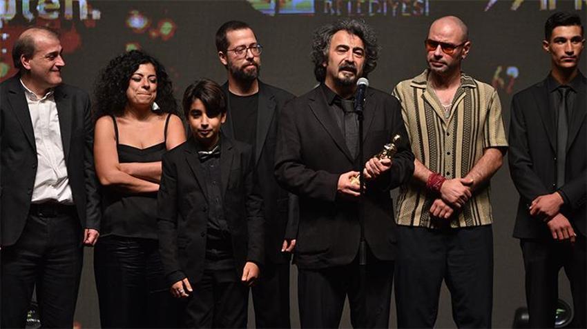 Altın Portakal'da ödüller sahiplerini buldu, törene 'Tavşan İmparatorluğu' damga vurdu