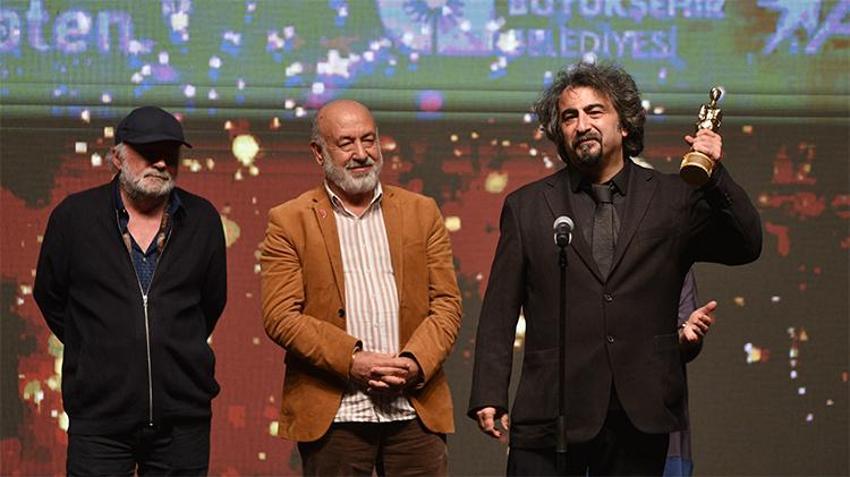 Altın Portakal'da ödüller sahiplerini buldu, törene 'Tavşan İmparatorluğu' damga vurdu