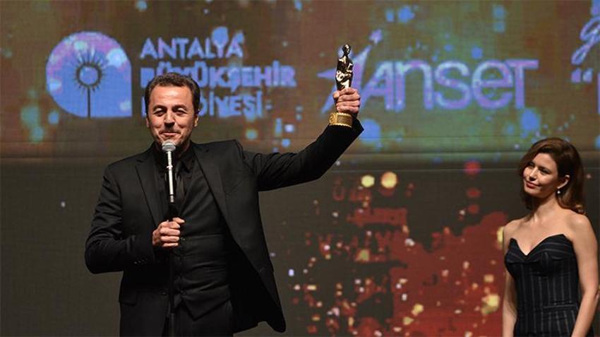 Altın Portakal'da ödüller sahiplerini buldu, törene 'Tavşan İmparatorluğu' damga vurdu