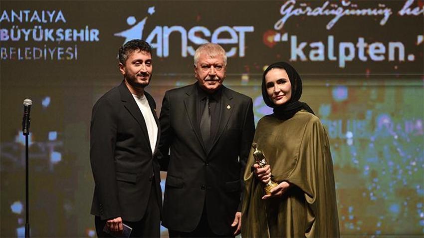 Altın Portakal'da ödüller sahiplerini buldu, törene 'Tavşan İmparatorluğu' damga vurdu