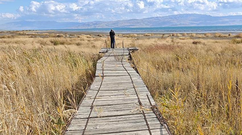 Van Gölü'ndeki çekilme eski ve yeni fotoğraflarla ortaya çıktı! 17 yılda yaşanan su kaybı gözler önüne serildi