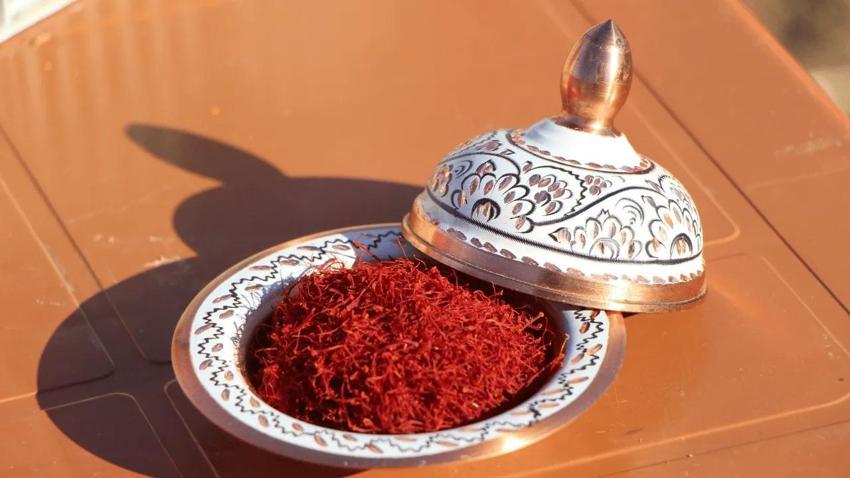 150 çiçekten 1 gram çıkıyor! Eskişehir'de sahibine servet kazandırdı